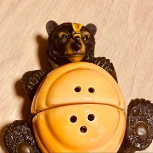 NWT Adorable Dark Brown Bear Salt & Pepper Set bees rustic country kitchen
